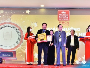 Bác sĩ, Kỷ lục gia Lê Hành - Chủ tịch Hội Phẫu thuật Tạo hình Thẩm mỹ Việt Nam vinh dự đón nhận Đĩa vàng Cống hiến các giá trị nội dung Kỷ lục từ Viện Nội dung Kỷ lục Thế giới (WRCA)
