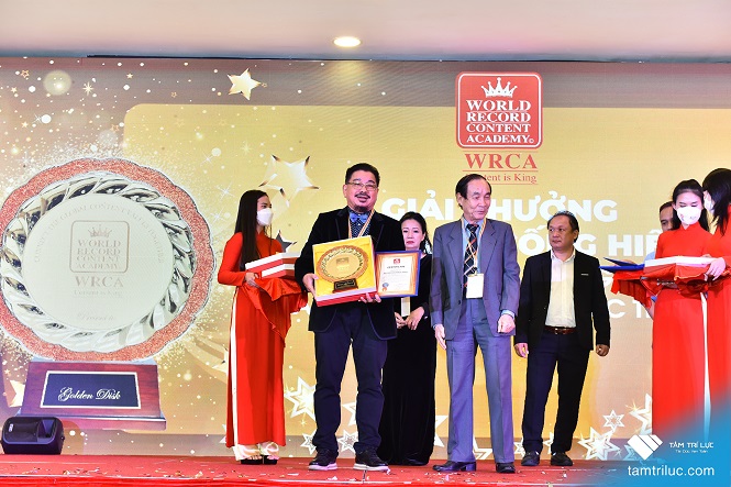 Bác sĩ, Kỷ lục gia Lê Hành - Chủ tịch Hội Phẫu thuật Tạo hình Thẩm mỹ Việt Nam vinh dự đón nhận Đĩa vàng Cống hiến các giá trị nội dung Kỷ lục từ Viện Nội dung Kỷ lục Thế giới (WRCA)