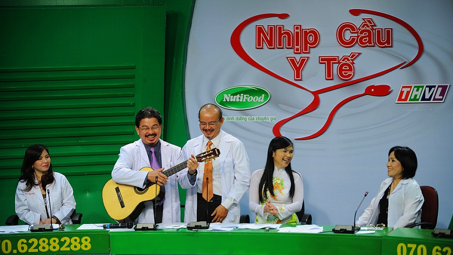 Dr. Lê Hành cho biết "Ý nghĩa nghệ thuật của ngành y là một ca mổ cho kết quả đẹp, ít chảy máu, đạt yêu cầu thẩm mỹ cao có thể gọi là nghệ thuật"